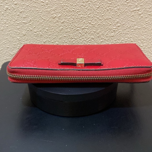 Beautiful red Gucci Guccissima bow zip wallet. ❤️ - Picture 5 of 12